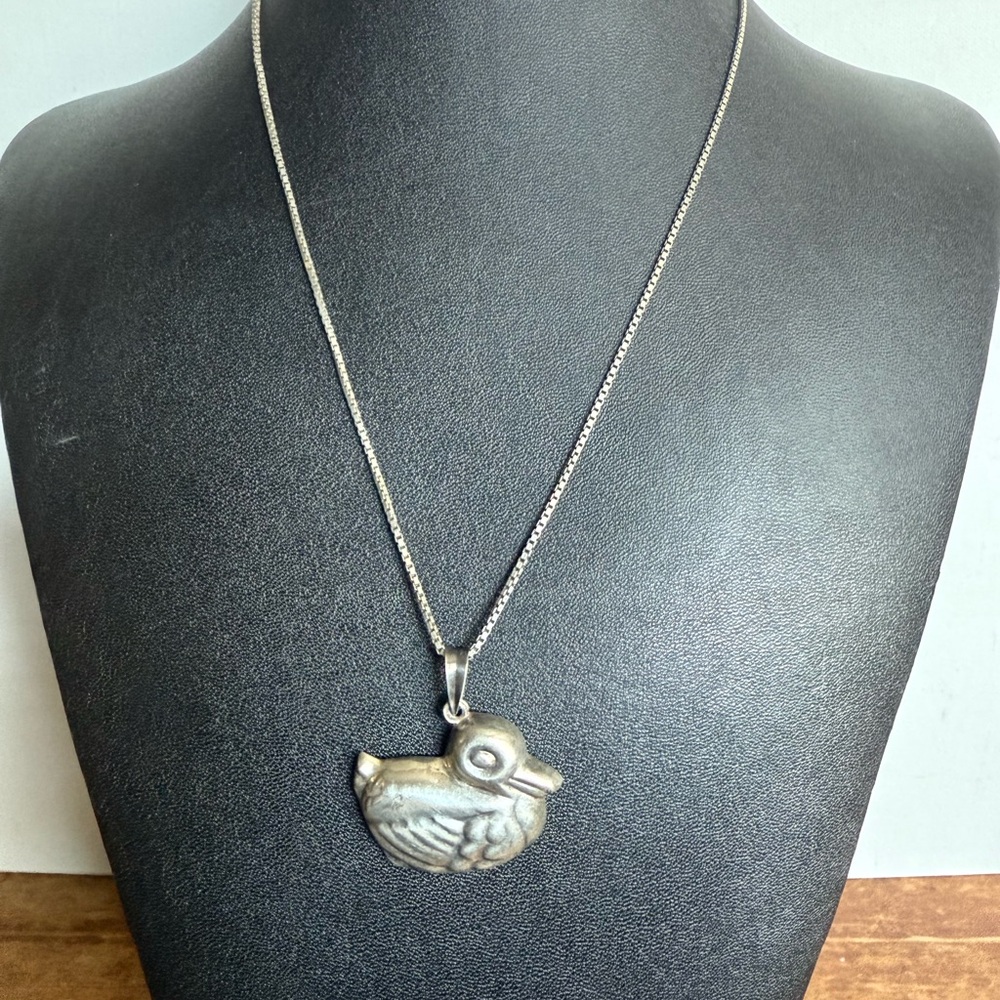 Vintage Sterling  Silver Puffy Duck Pendant Necklace - Picture 13 of 14